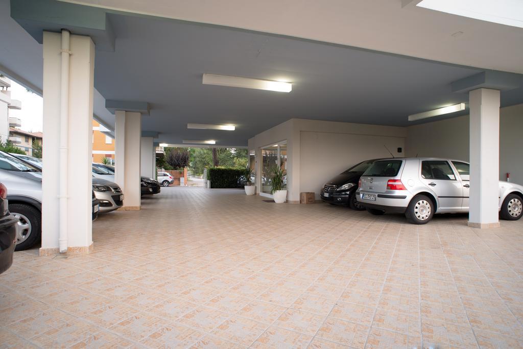 Hotel Clipper Giulianova Bagian luar foto