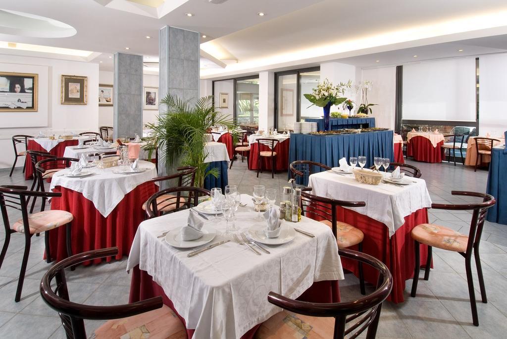 Hotel Clipper Giulianova Bagian luar foto