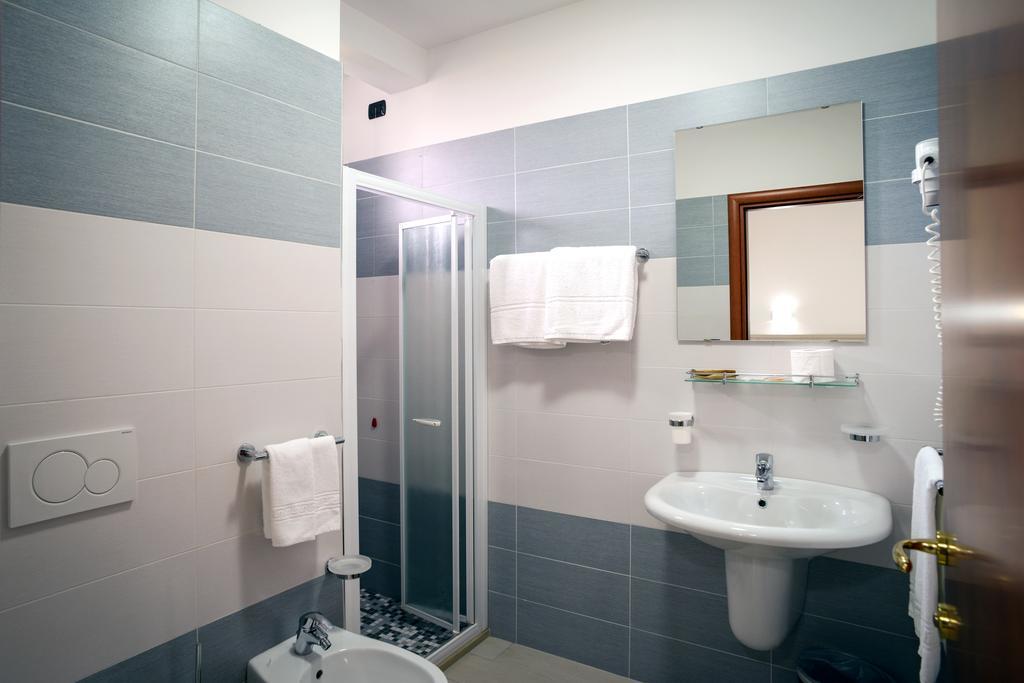 Hotel Clipper Giulianova Bagian luar foto