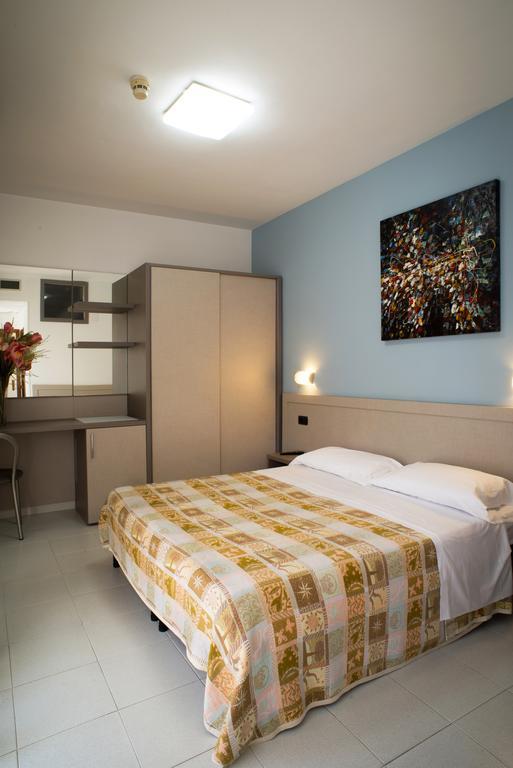 Hotel Clipper Giulianova Bagian luar foto