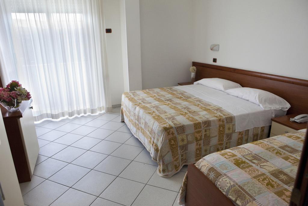 Hotel Clipper Giulianova Bagian luar foto