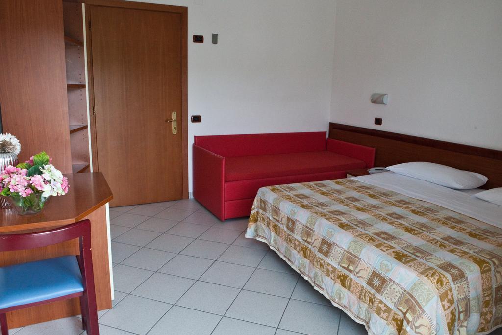 Hotel Clipper Giulianova Bagian luar foto