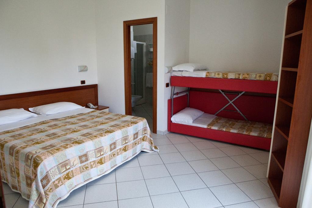 Hotel Clipper Giulianova Bagian luar foto